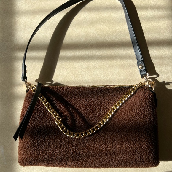 Brown fuzzy purse with gold accessory - Picture 1 of 9